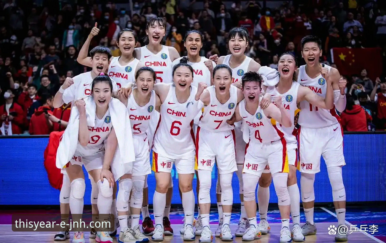 三巨头碾压与团队迷失：WCBA总决赛G1的战术博弈与平台观赛体验对比